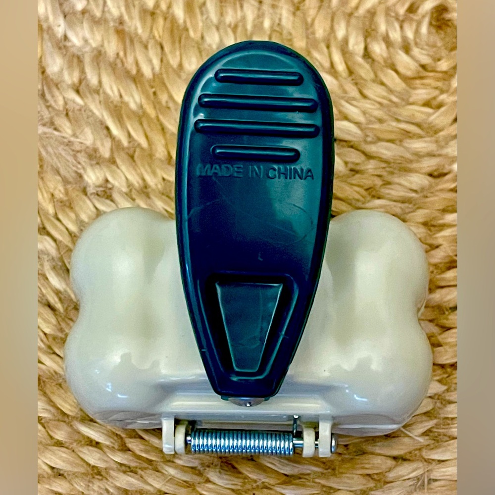 Dog bag holder clip